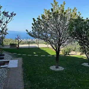 Apartment Terra Magica Deluxe Or With Private Parking, Terrace And Sea View, Rijeka