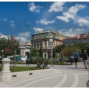 Apartment Stylish - Centre Theatre View, Rijeka